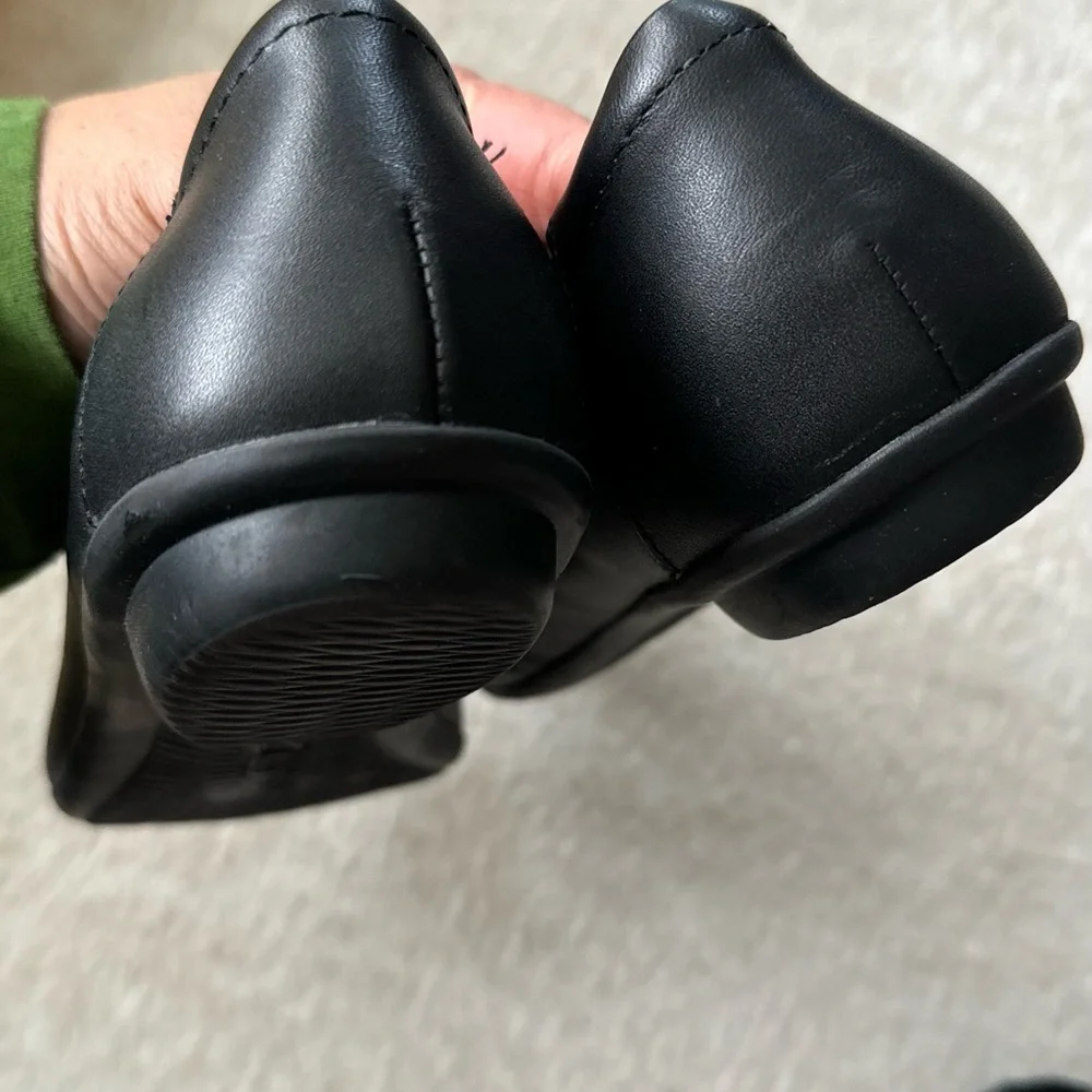 Clarks Women's Black Ballet Flats - Picture 7 of 11